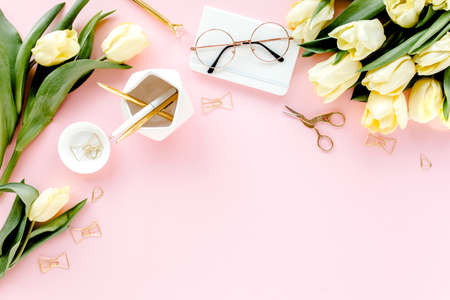 Luxury Fragrance Gifting Etiquette in the UK: Choosing and Presenting High-End Scents for Special Occasions