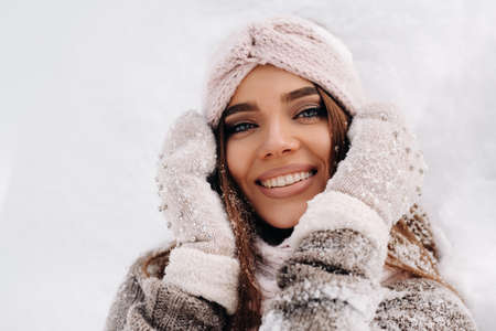 Seasonal Changes: Adjusting Your Highlighter & Bronzer Routine for British Winters