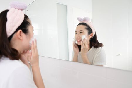 How to Store and Travel with Facial Cleansing Brushes: UK Tips for Longevity and Hygiene
